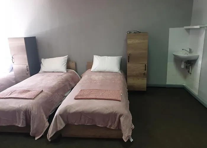 мандри Hostel *
